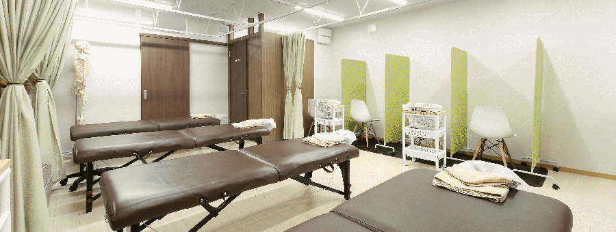 隣を気にせず施術を受けられます!